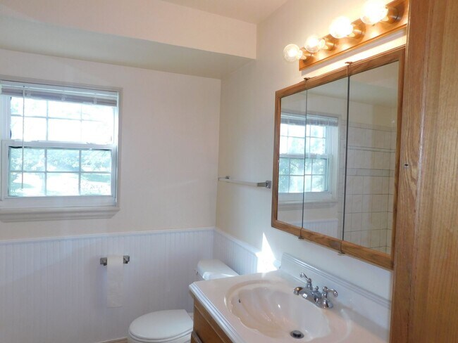 Building Photo - 7322 Oak Manor Dr