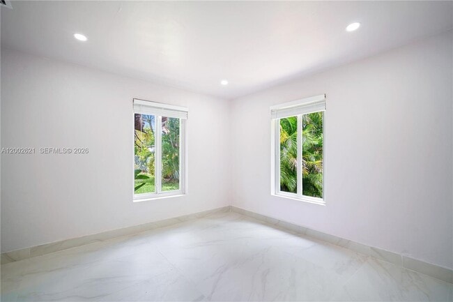 Building Photo - 2456 Jackson St