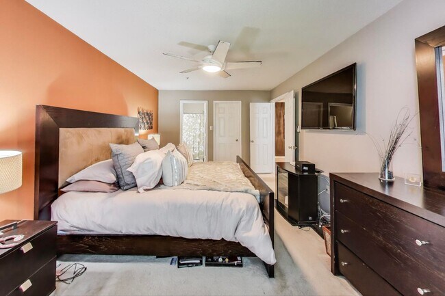 Building Photo - Beautifully updated and maintained 2 level condo home!