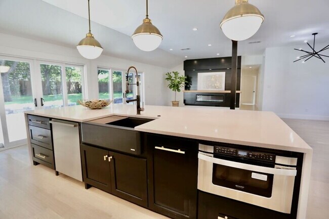 Building Photo - Executive Lease Near Preston Hollow  - Chef's Kitchen, Gated Drive & Spacious Patio