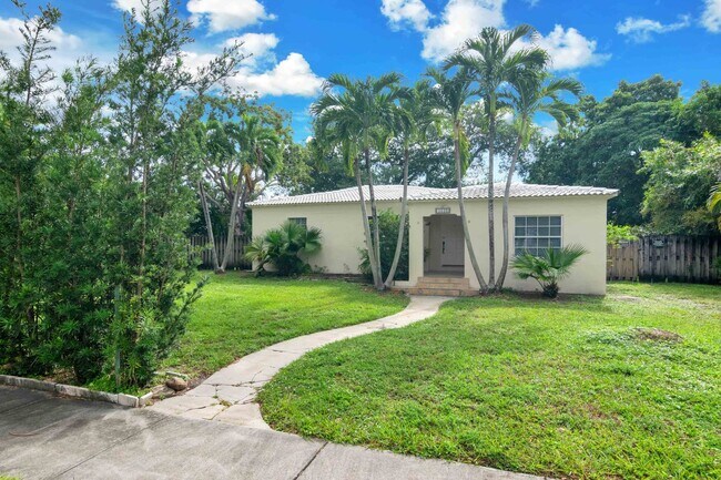 Building Photo - Beautiful home in quiet neighborhood