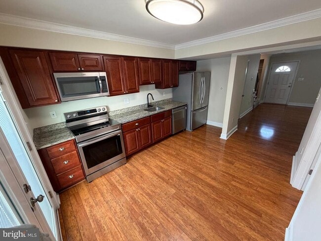 Building Photo - 534 Lancaster Pl