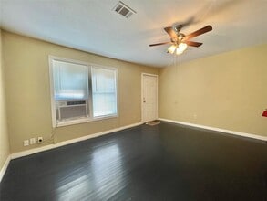 Building Photo - 611 N Avenue D