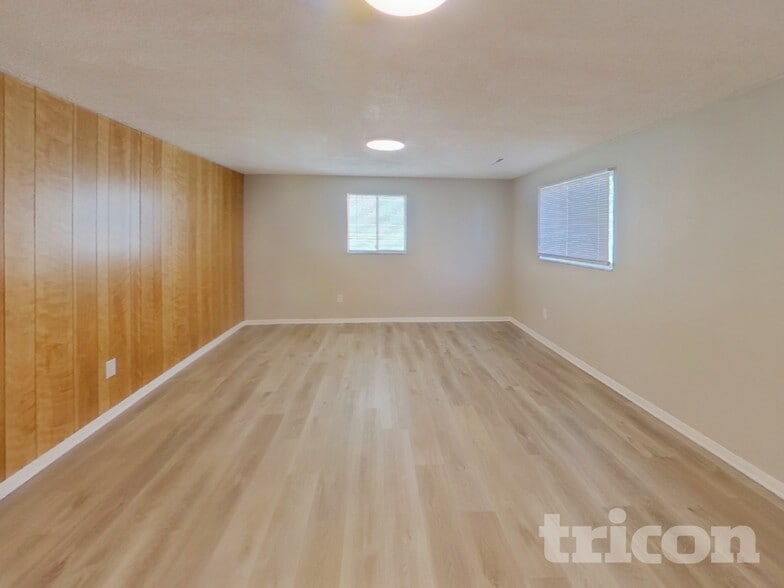 Building Photo - 1017 De La Vista Pl