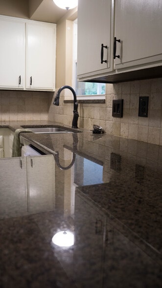 kitchen granite countertops - 730 East 2780 North