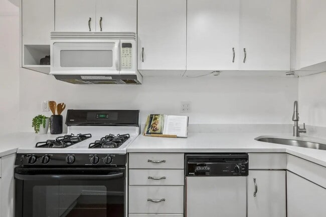 Building Photo - 299 8th St