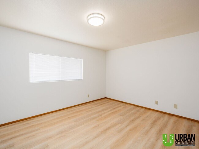 Building Photo - Upriver Dr. 3531-3533 E