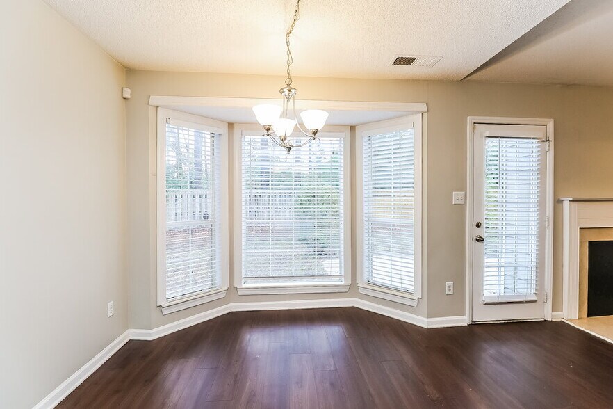 Building Photo - 12102 Kempshott Ct