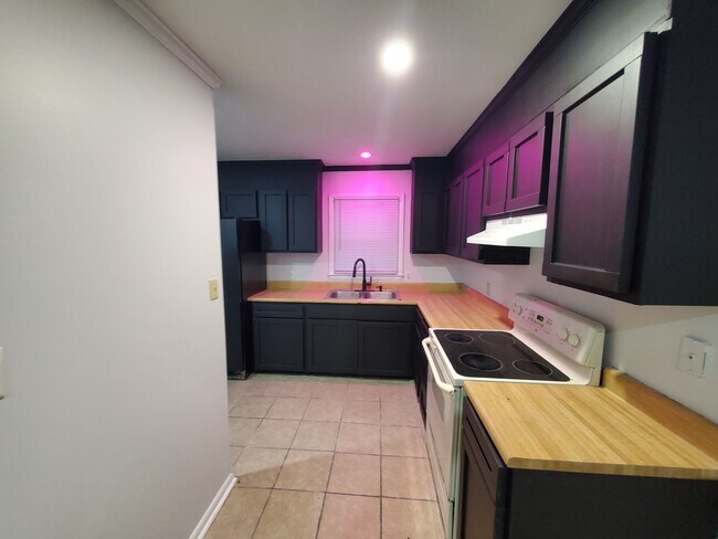 Kitchen - 909 Ellis St