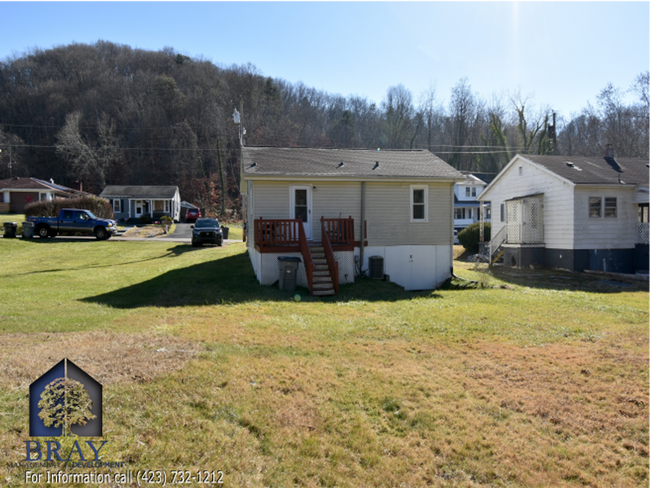 Building Photo - Centrally located charming cottage!