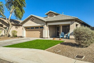 Building Photo - 3 Bed/ 2 Bath House - Large Private Pool