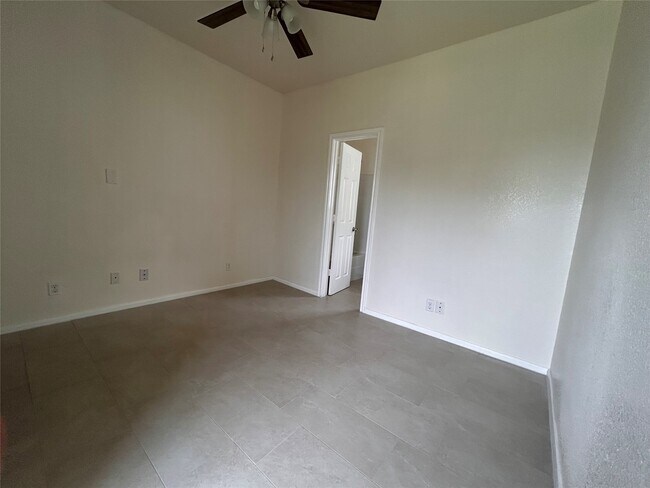 Building Photo - 6841 Larkstone St