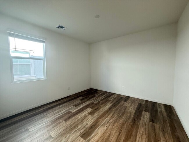 Building Photo - Spacious Southwest Las Vegas Gem | 5 Beds, Loft & 3,000+ Sq Ft Living