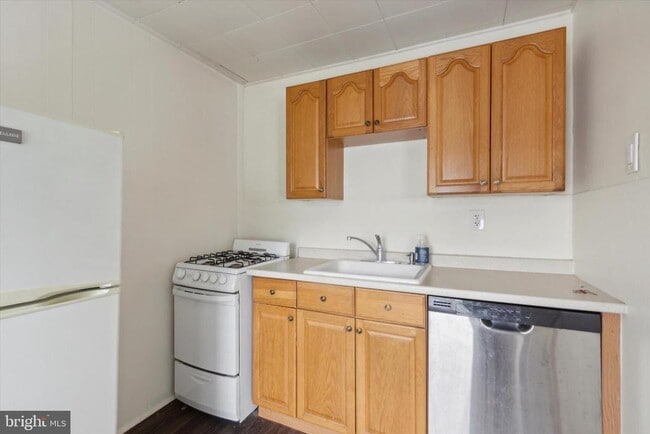Building Photo - 448 Krams Ave
