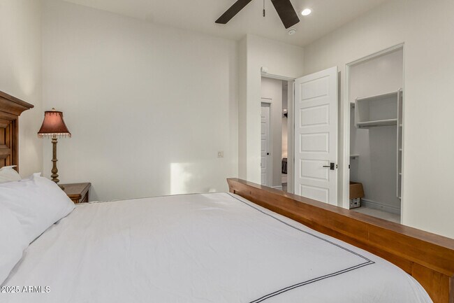 Building Photo - 7002 E Aster Dr