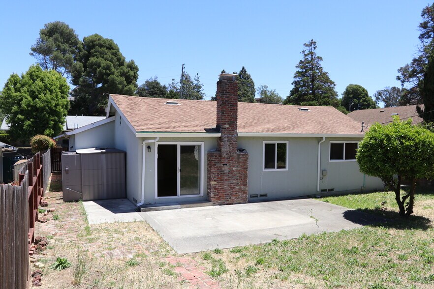 Building Photo - 335 Rollingwood Dr