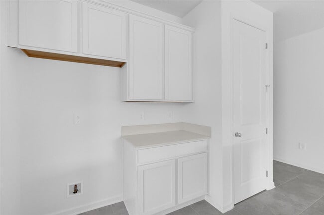 Building Photo - 4385 Pebbles Throw Dr