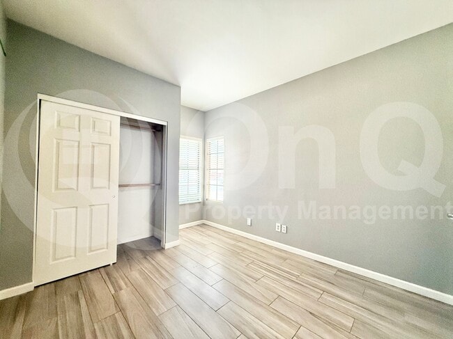 Building Photo - 4695 W Ivanhoe St