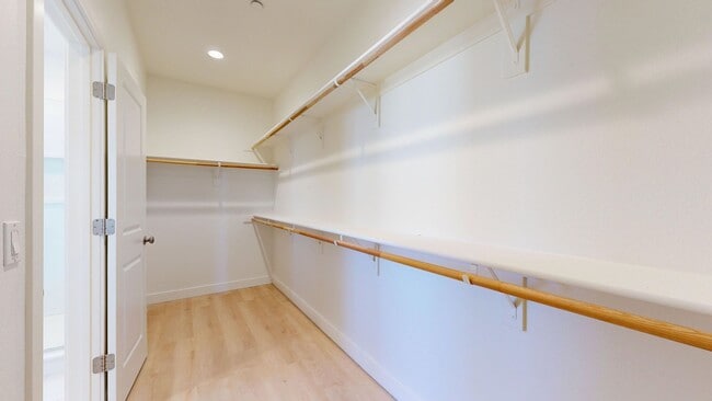 Building Photo - 1605 Rose Clover St
