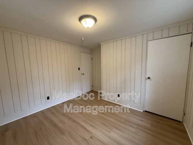 Building Photo - 900 Lakeview Pkwy