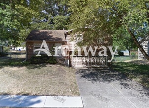 Building Photo - 705 S Church St