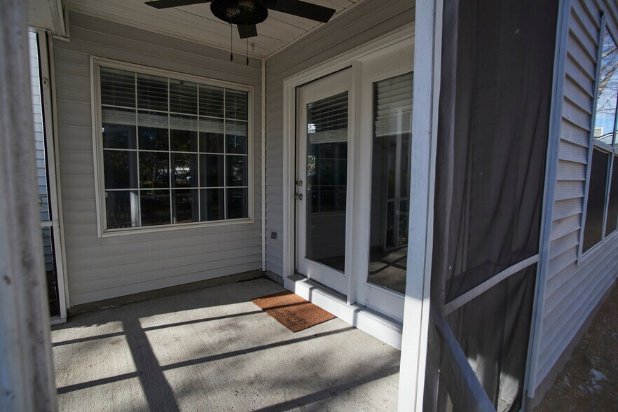 Building Photo - 810 Williamsburg Ln