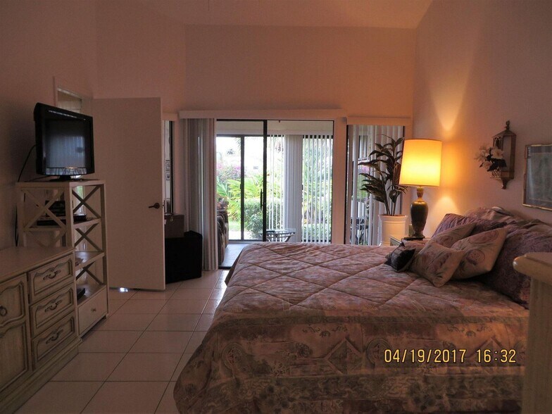 Building Photo - 5839 Parkwalk Cir W