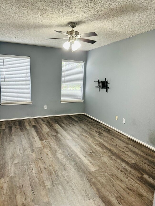 Building Photo - Beautiful Home in Great N Dallas Location