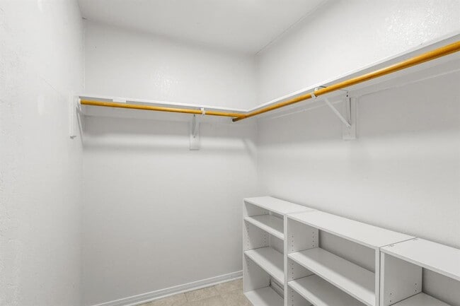 Building Photo - 1802 Ramona Cir
