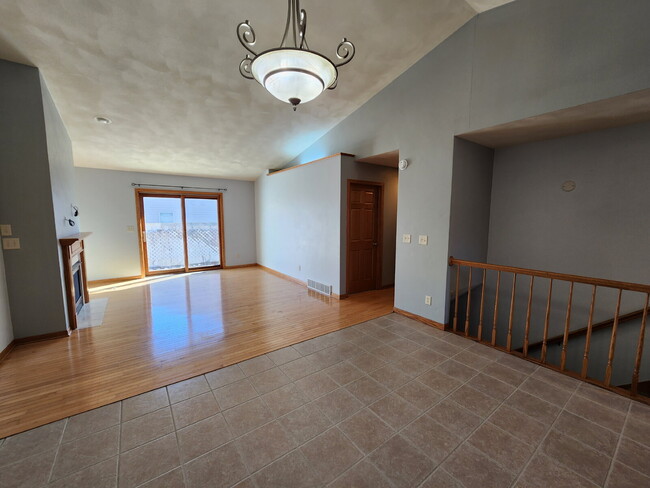 Building Photo - 4 Bedroom Greenville