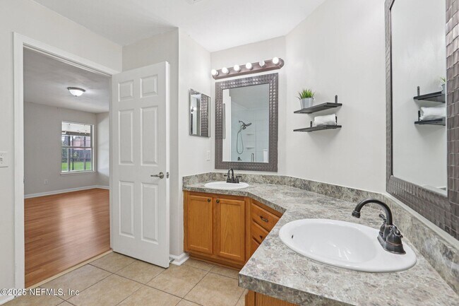Building Photo - 2688 Glenhaven Dr