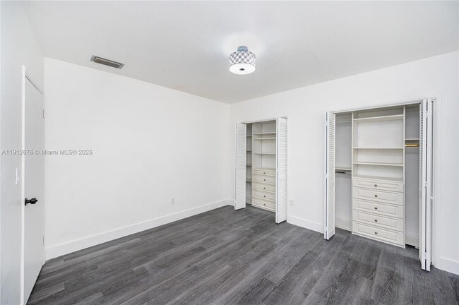 Building Photo - 1706 S Le Jeune Rd