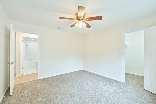 Building Photo - 15854 Knolls Lodge Dr