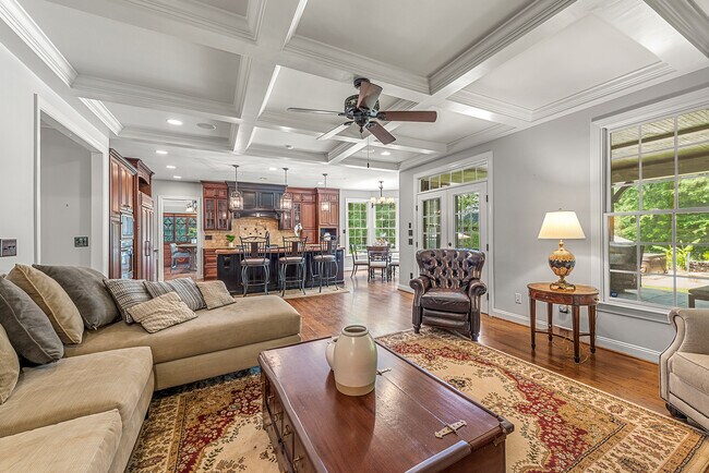 Building Photo - 405 Pondview Ct