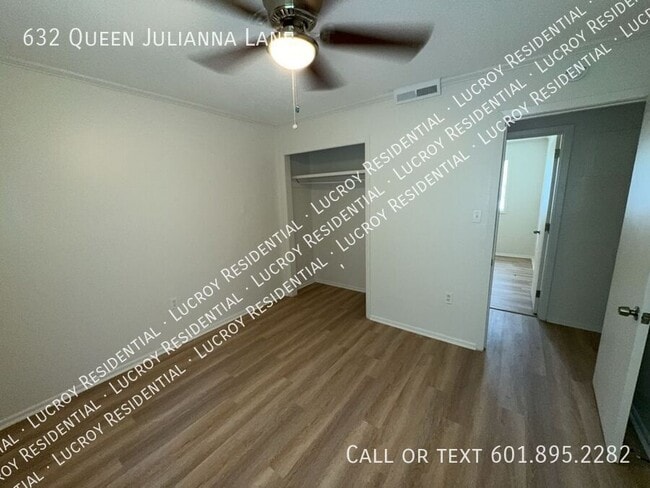 Building Photo - 632 Queen Julianna Ln