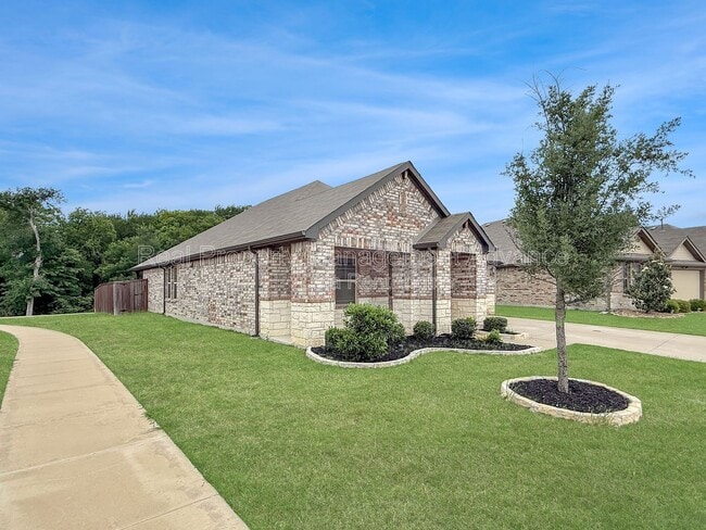 Building Photo - 579 White Water Dr