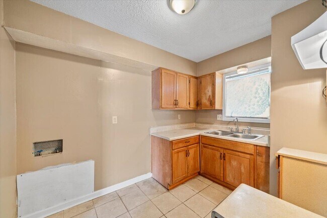 Building Photo - 734 Archie Dr