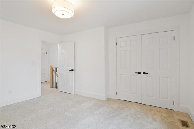Building Photo - 60 Mews Ln