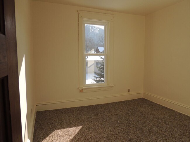 Building Photo - 3 Bedroom Townhouse in Pleasant Gap