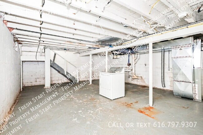 Building Photo - 1807 Krom St