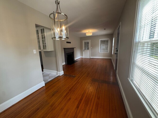 Building Photo - 2213 Chesterfield Ave