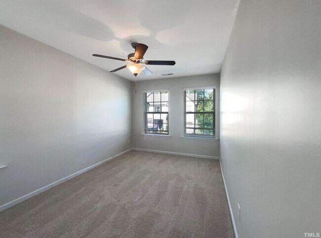 Building Photo - 3 Bedroom 2.5 Bathroom End Unit Townhome w/ 1 car garage, fenced in backyard in Flowers Plantatio...