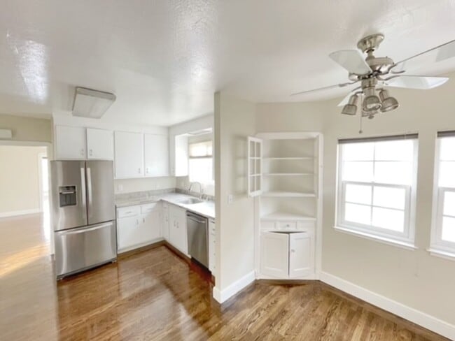 Building Photo - 3Bedrooms 2Baths In a Quiet Area W/Detached Garage/Hook Ups