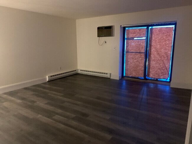 Building Photo - 33 Washington St