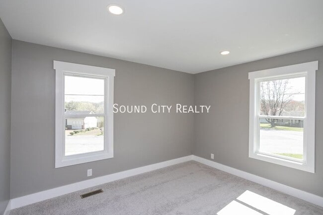 Building Photo - 1608 Autumn Ridge Dr