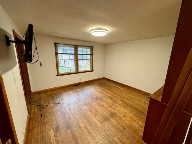 Building Photo - 200 E Glendora Dr