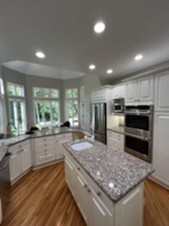 Building Photo - Stunning Custom Built Home with ALL Utilit...