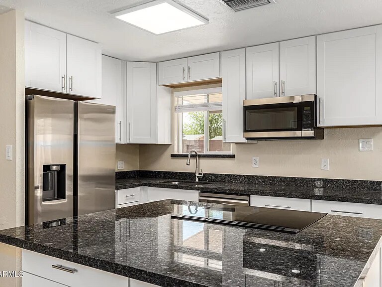 Building Photo - 703 E Taylor St