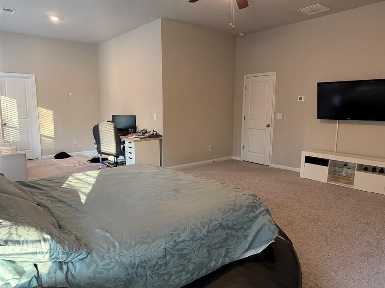 Building Photo - 389 Paxton LN