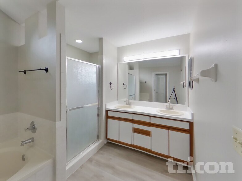 Building Photo - 3213 Stevenson St